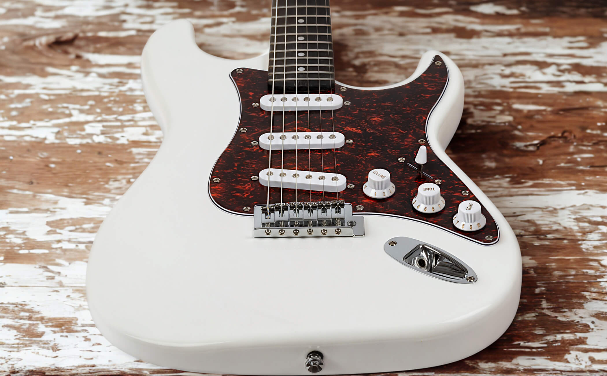 Voltera Guitars VS-400 Olympic White with Tortoise Pickguard