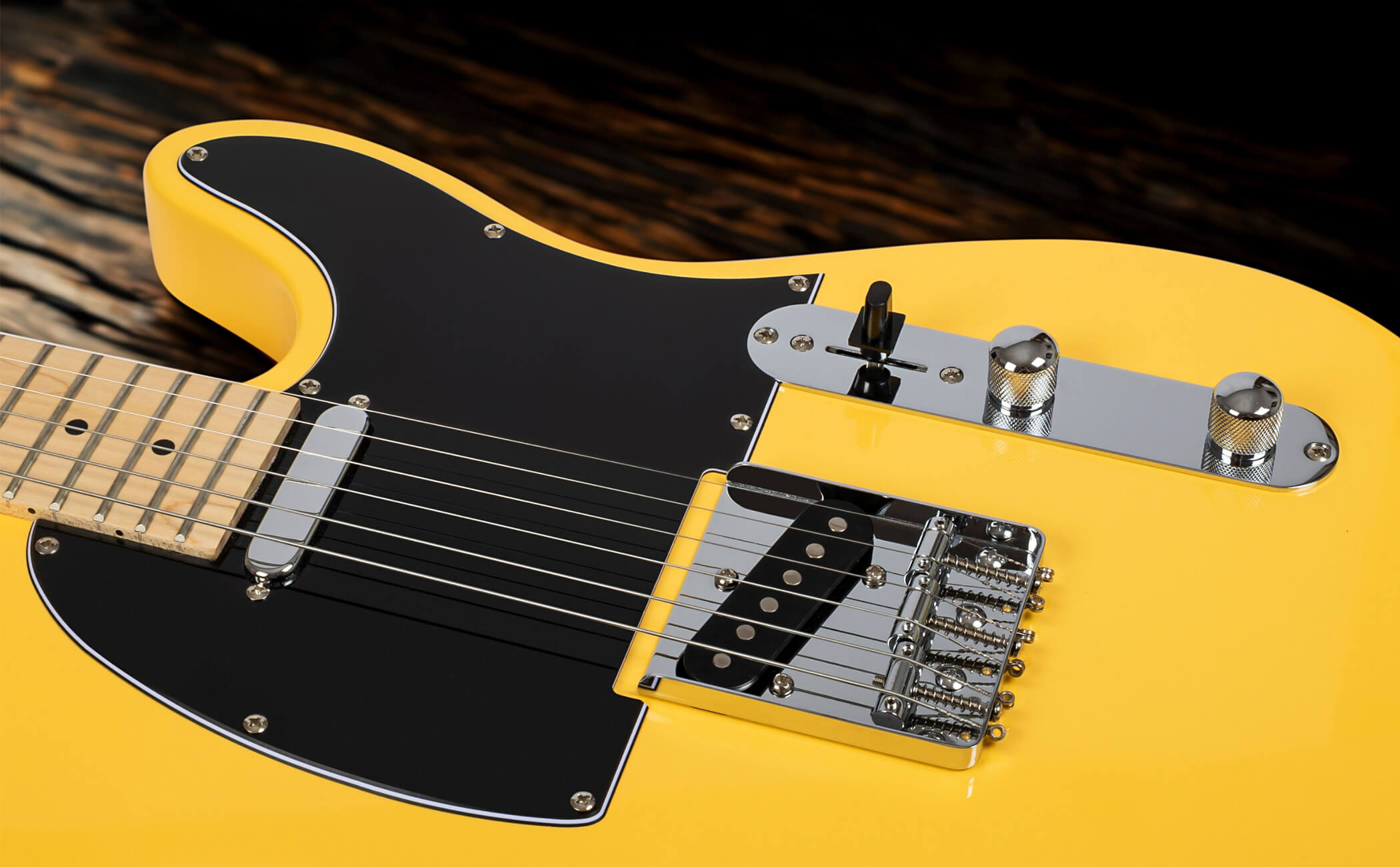 Voltera Guitars VT-300 Butterscotch Blonde Detail
